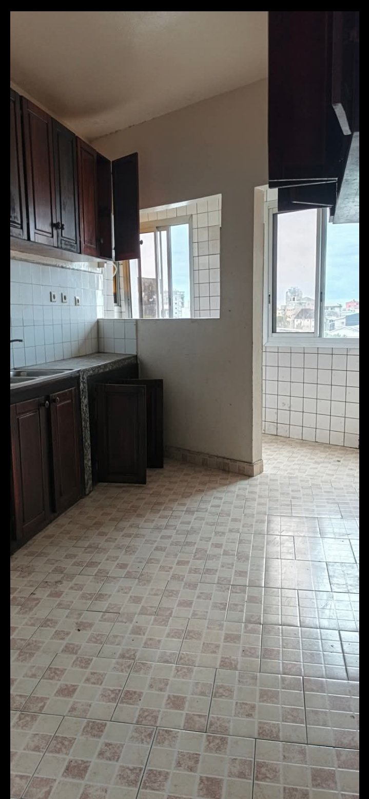 Appartement moderne de 4 chambres a Bonapriso 