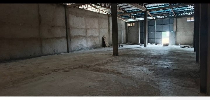 Magnifique entrepôt a louer a youpwe 