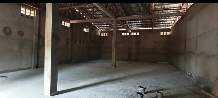 Magnifique entrepôt a louer a youpwe 