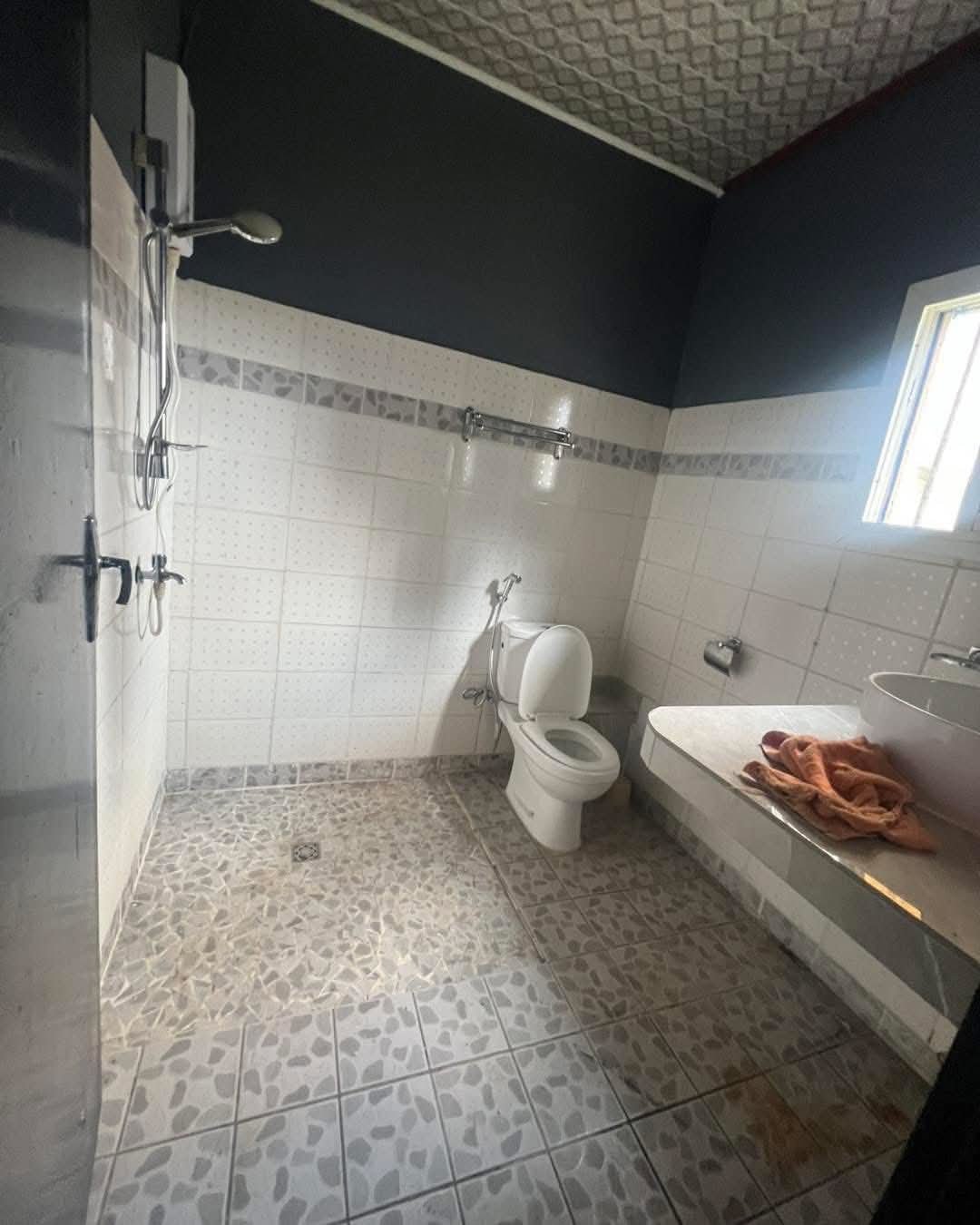 Studio à louer, Youpwe, Douala 