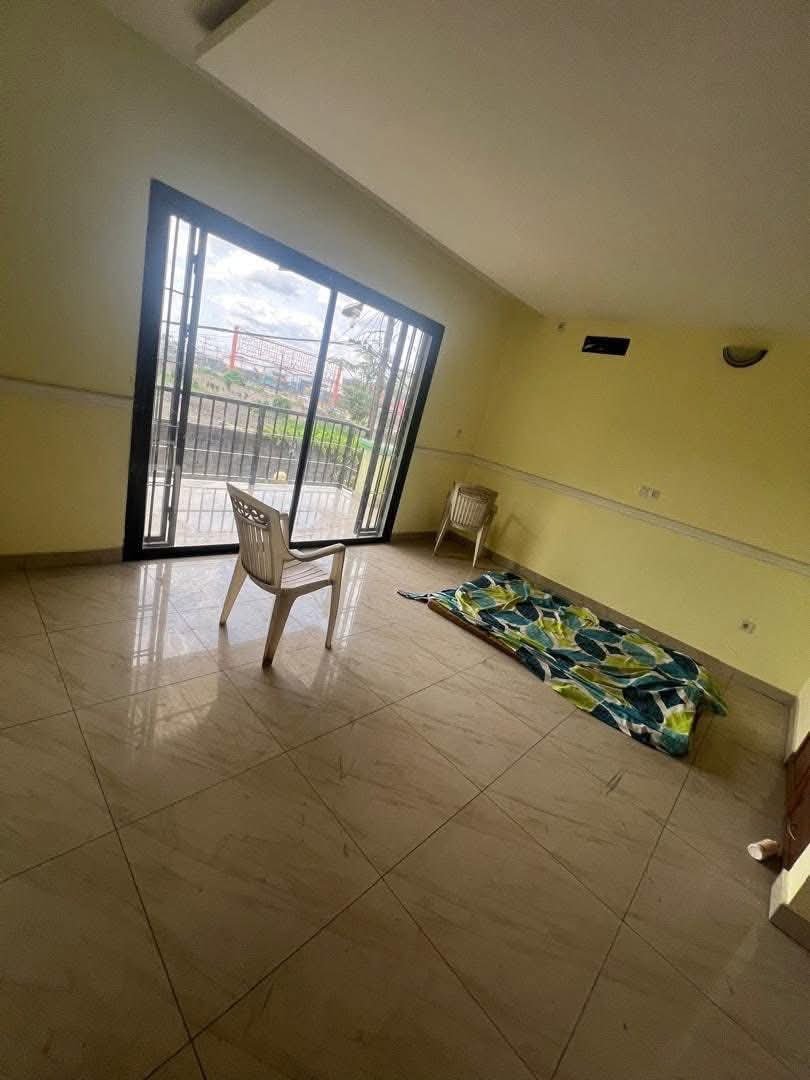 Duplex  à louer, Bonapriso, Douala 