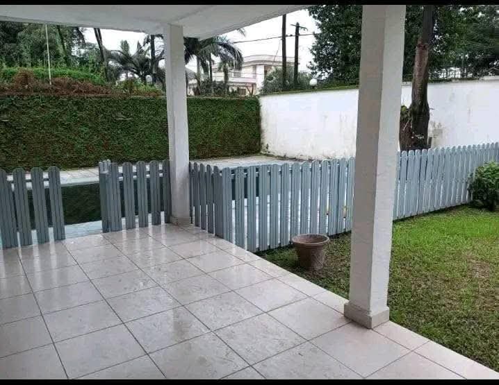 Villa à louer, Bonapriso, Douala 