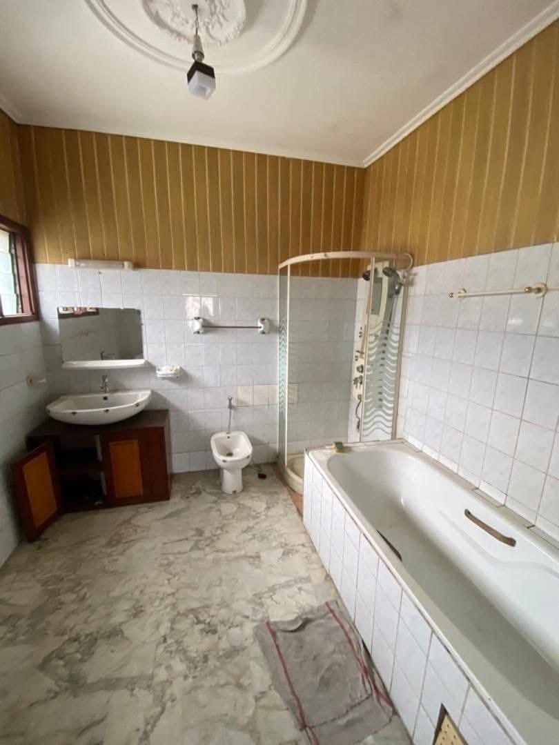 Duplex à louer, Bonamoussadi, Douala 