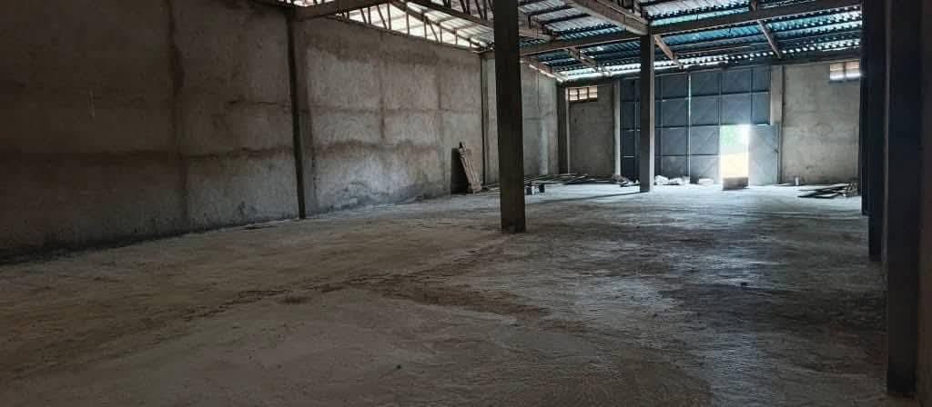 Entrepôt à louer, Youpwe, Douala  