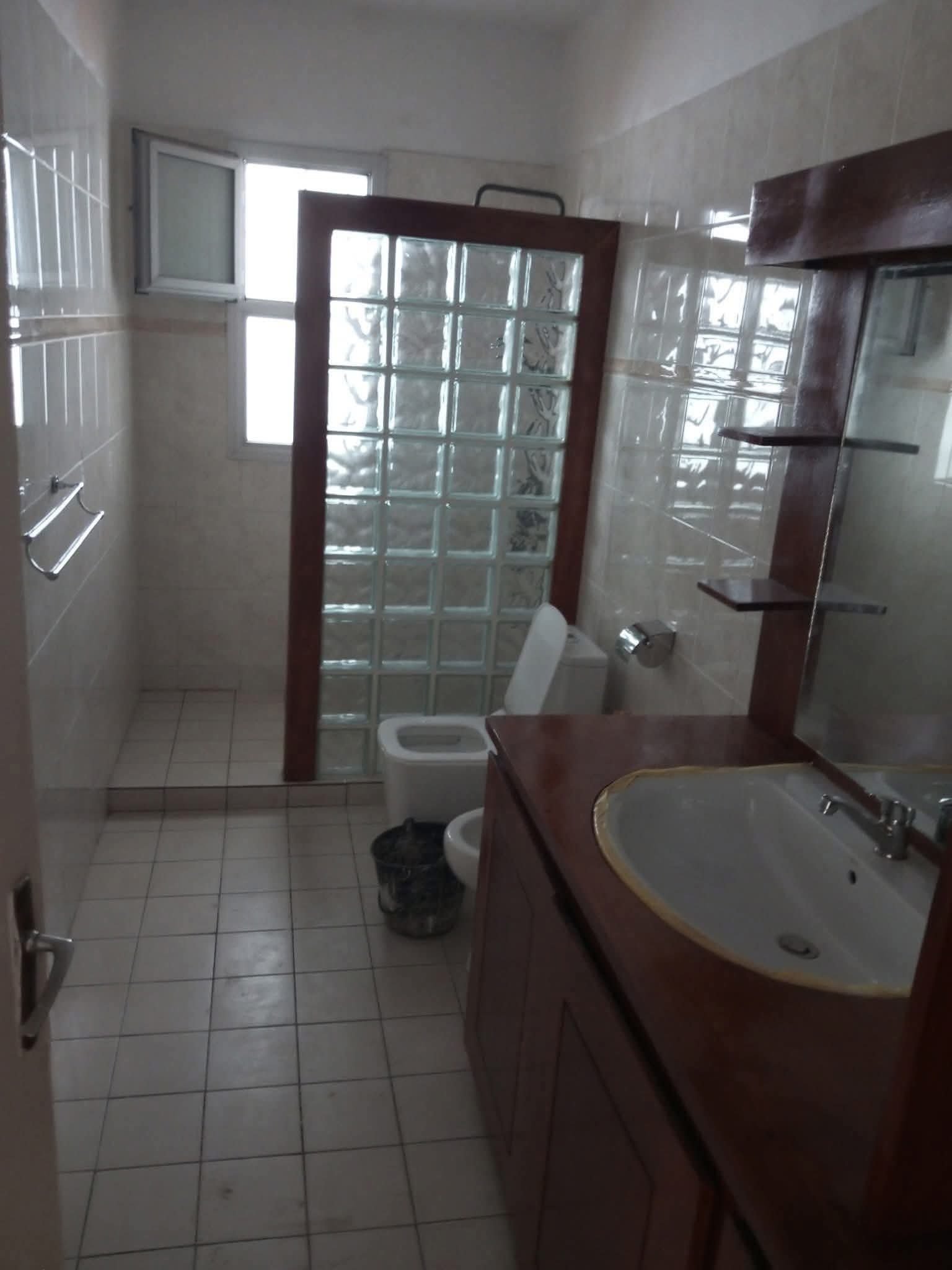 Duplex à louer, Bonapriso, Douala 