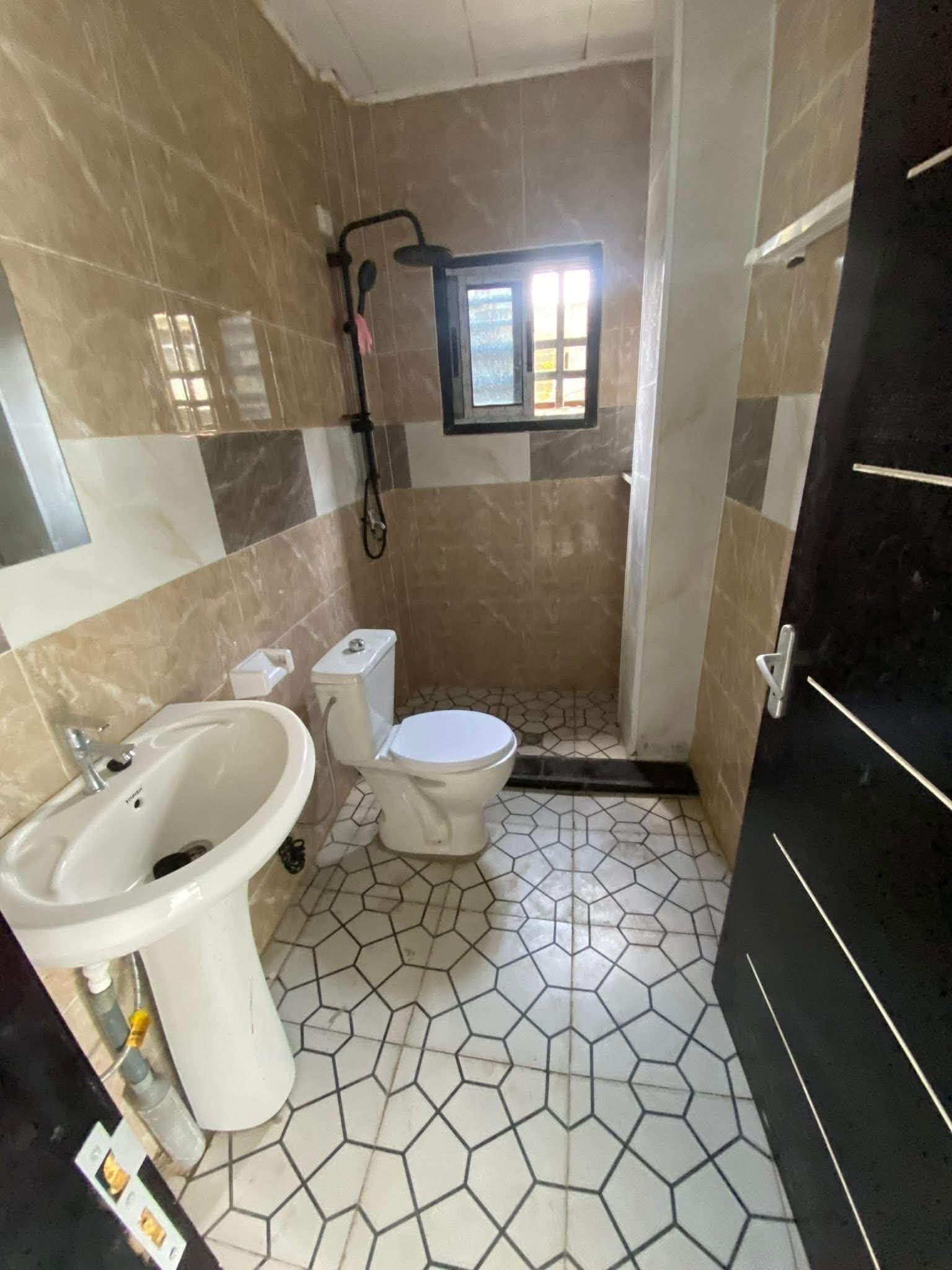 Studio à louer, Logpom, Douala 