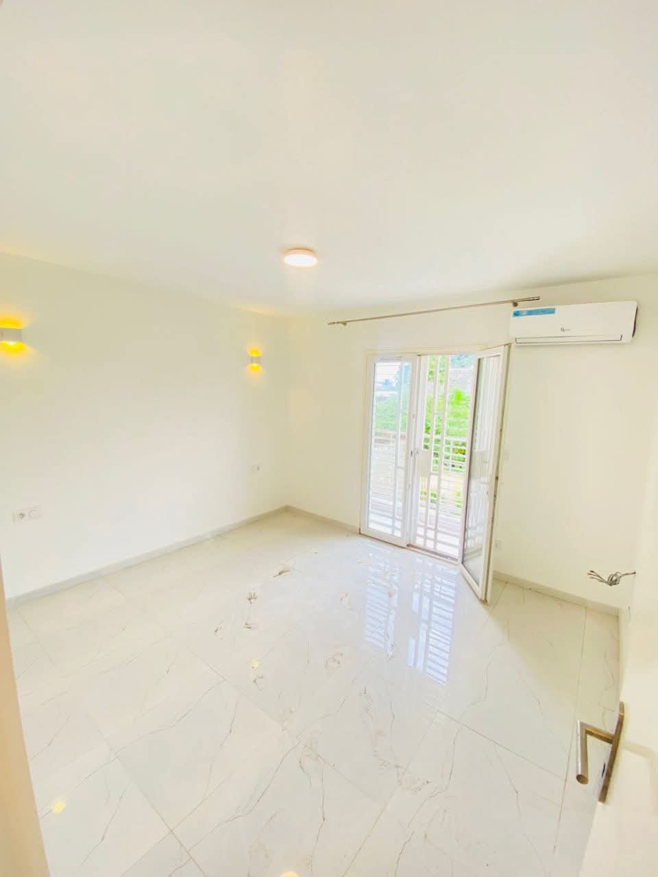 Duplex à vendre, Ndogbong, Douala 