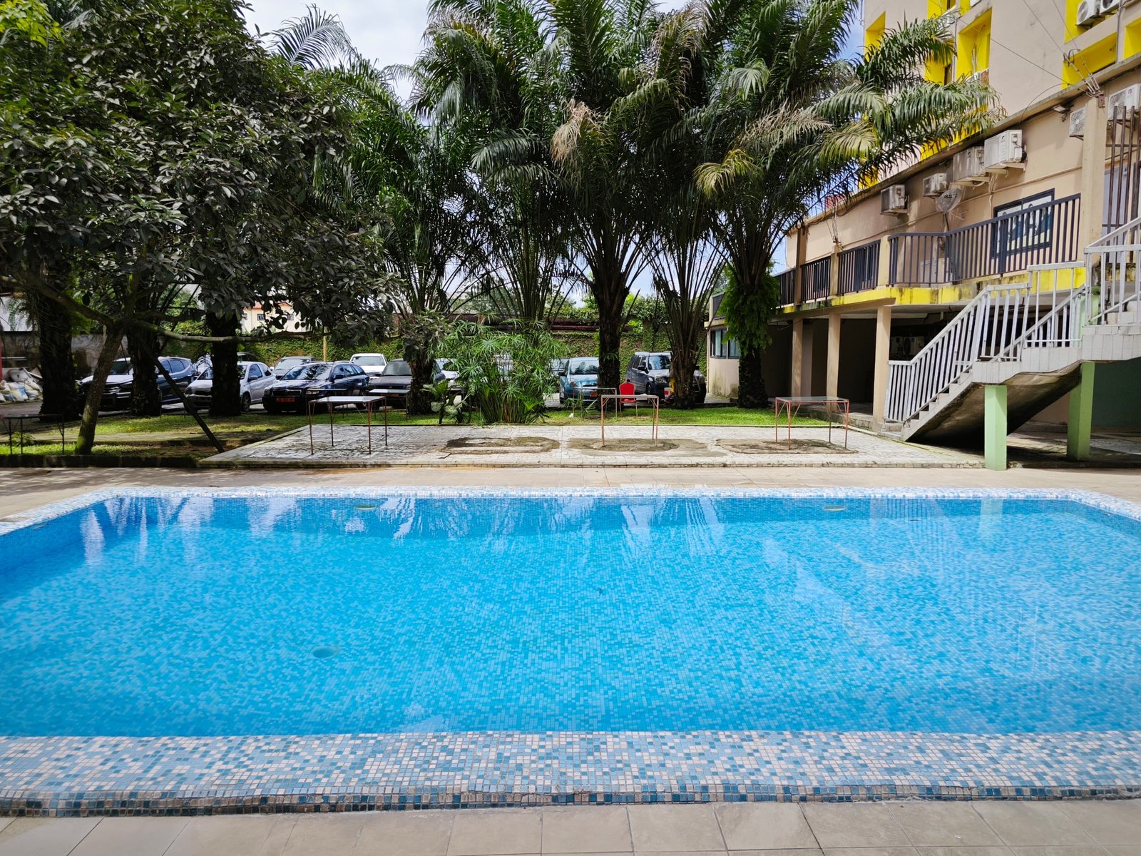 🌟 T2 Meublé Haut Standing – Bonamoussadi 📍 Hôtel Plaza, à côté du Glacier Moderne – Douala