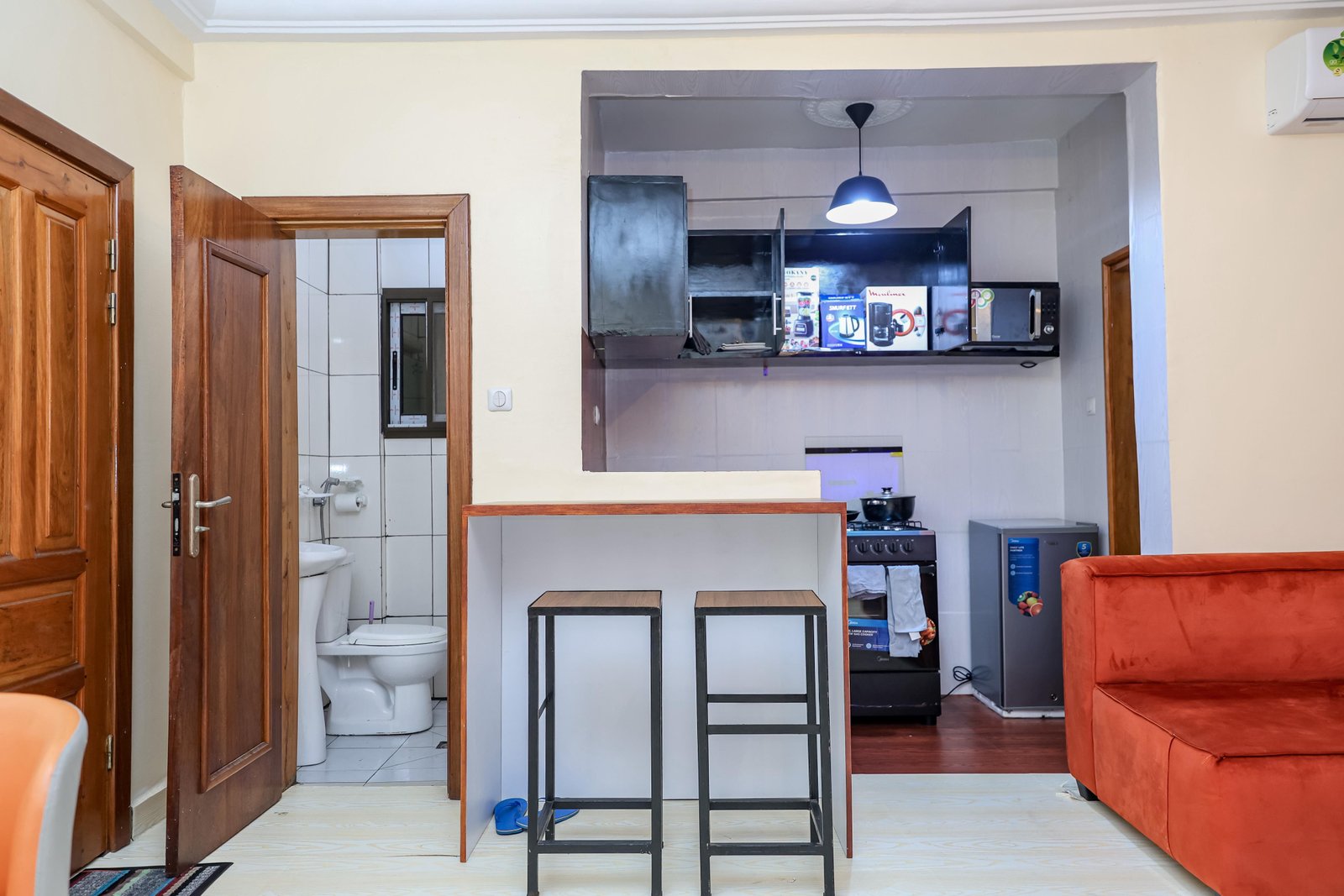 🌟 T2 Meublé Haut Standing – Bonamoussadi 📍 Hôtel Plaza, à côté du Glacier Moderne – Douala