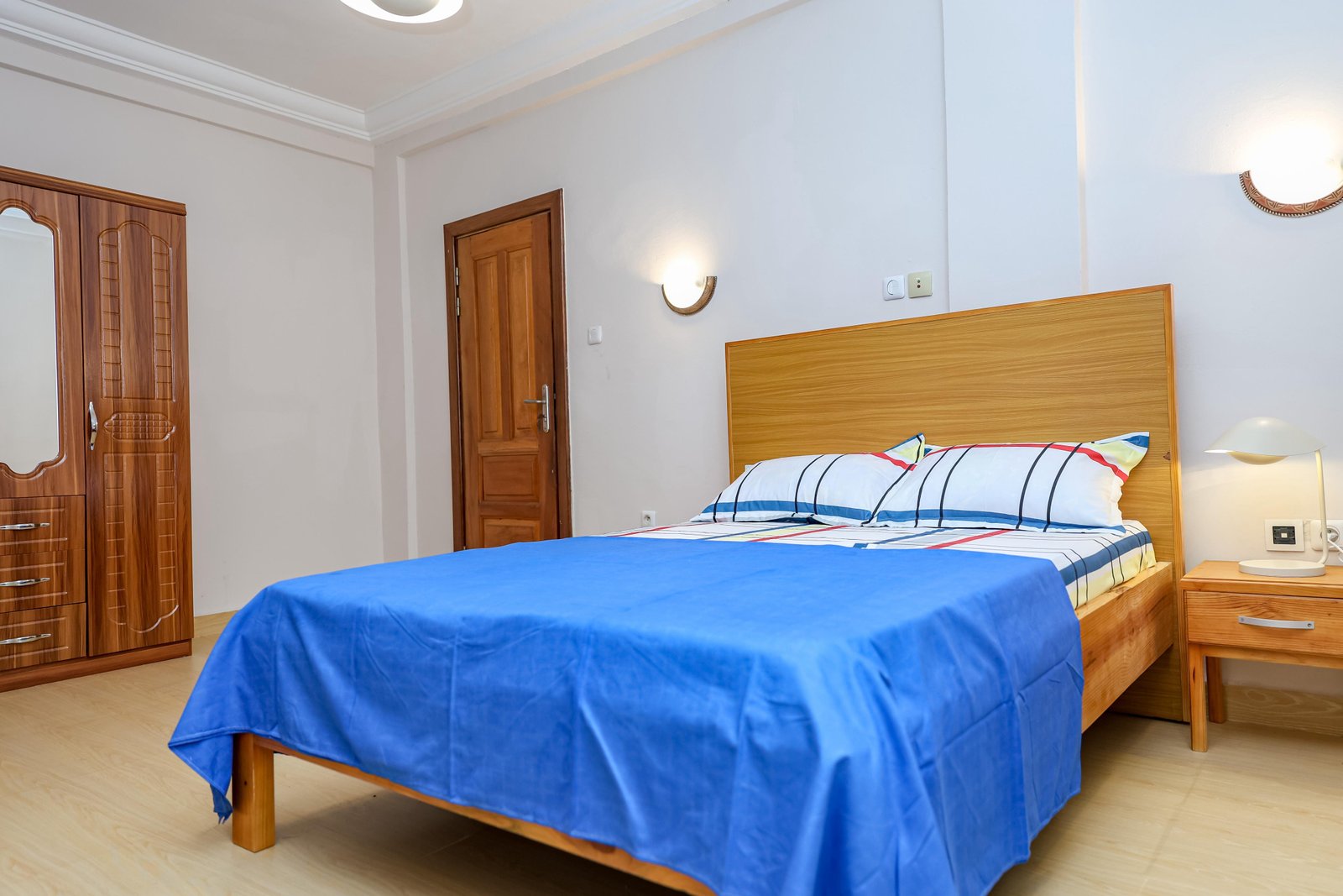 🌟 T2 Meublé Haut Standing – Bonamoussadi 📍 Hôtel Plaza, à côté du Glacier Moderne – Douala