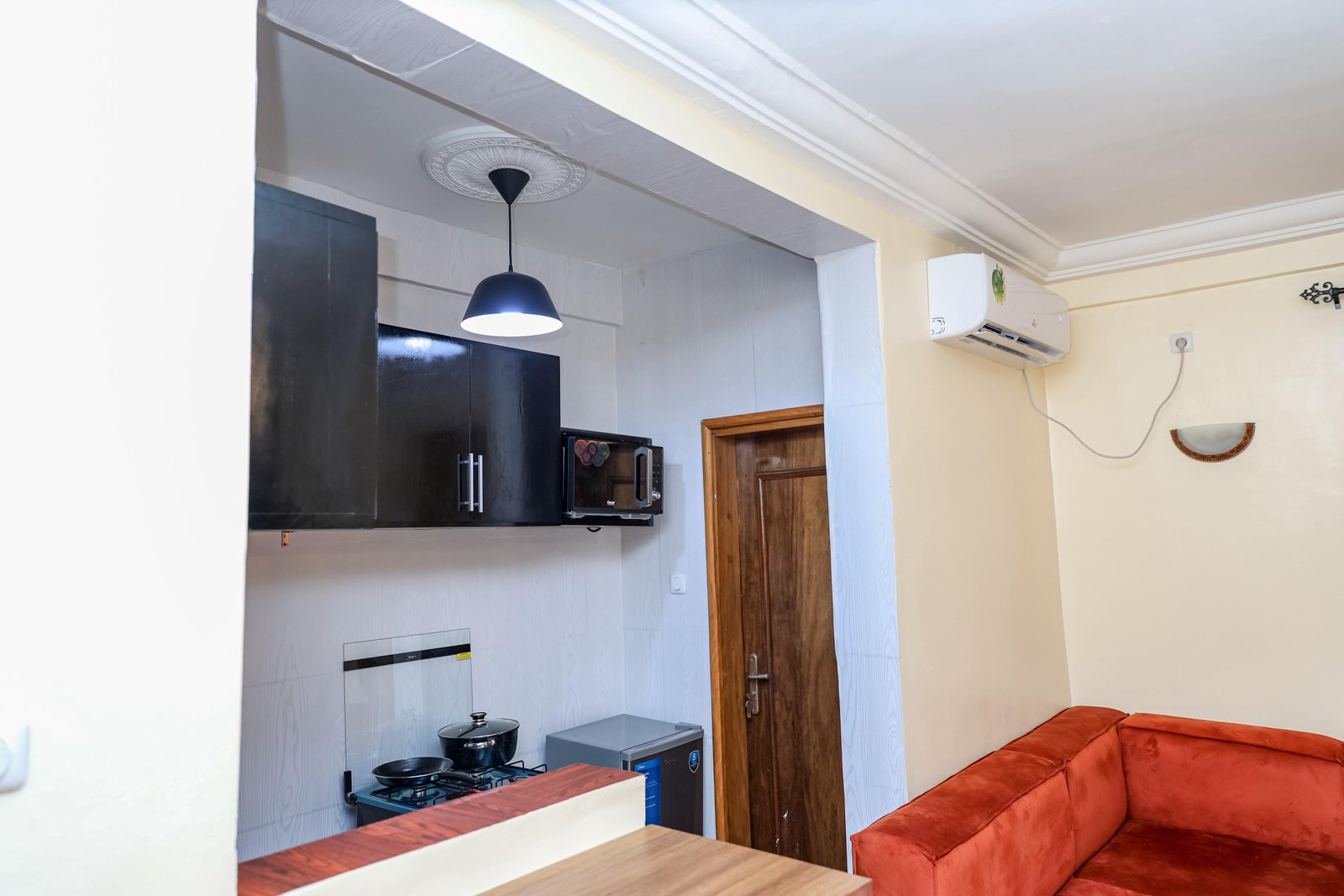 🌟 T2 Meublé Haut Standing – Bonamoussadi 📍 Hôtel Plaza, à côté du Glacier Moderne – Douala