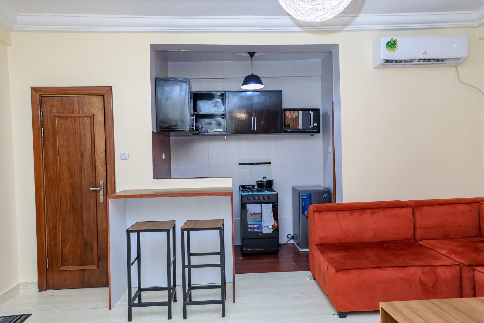 🌟 T2 Meublé Haut Standing – Bonamoussadi 📍 Hôtel Plaza, à côté du Glacier Moderne – Douala