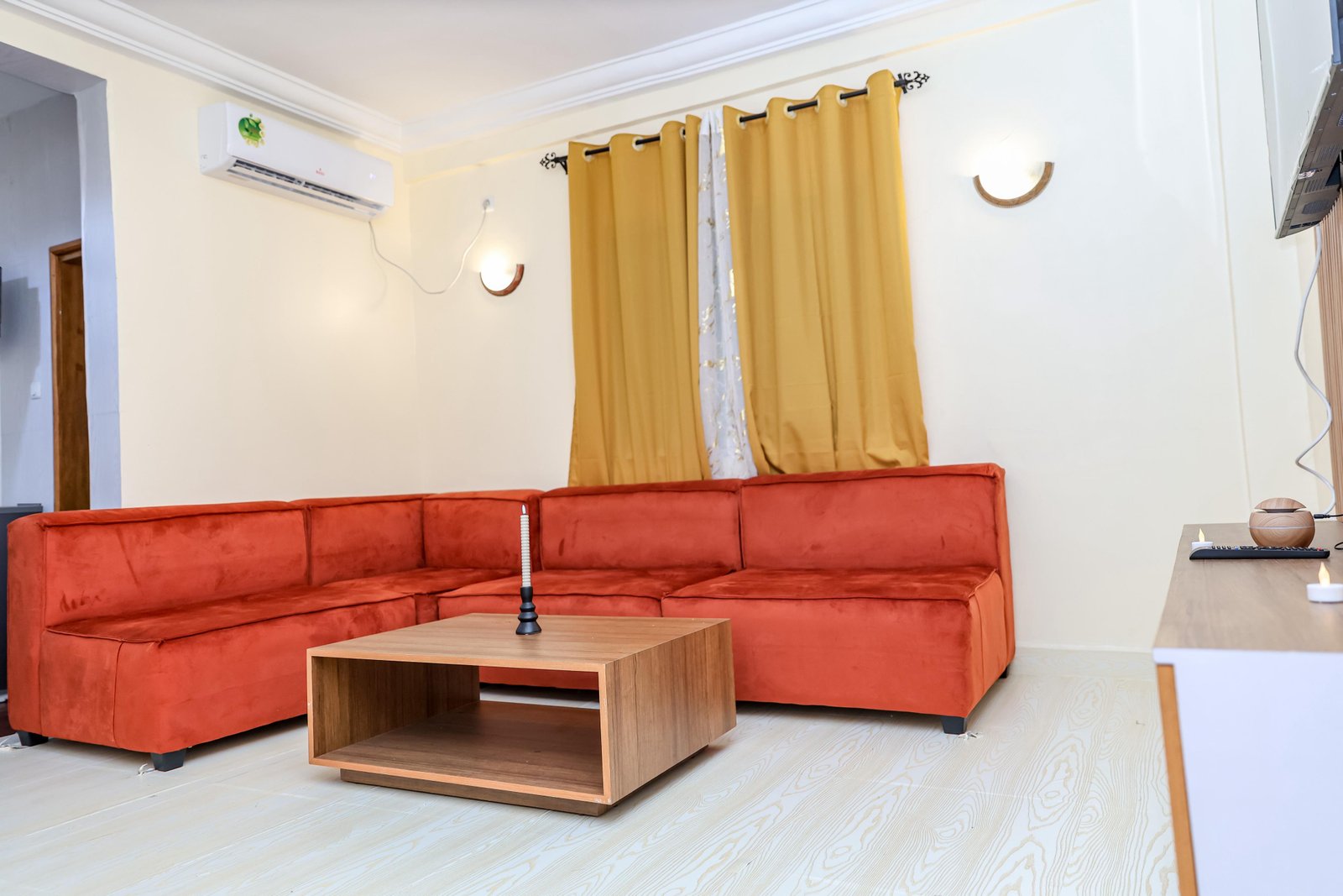 🌟 T2 Meublé Haut Standing – Bonamoussadi 📍 Hôtel Plaza, à côté du Glacier Moderne – Douala