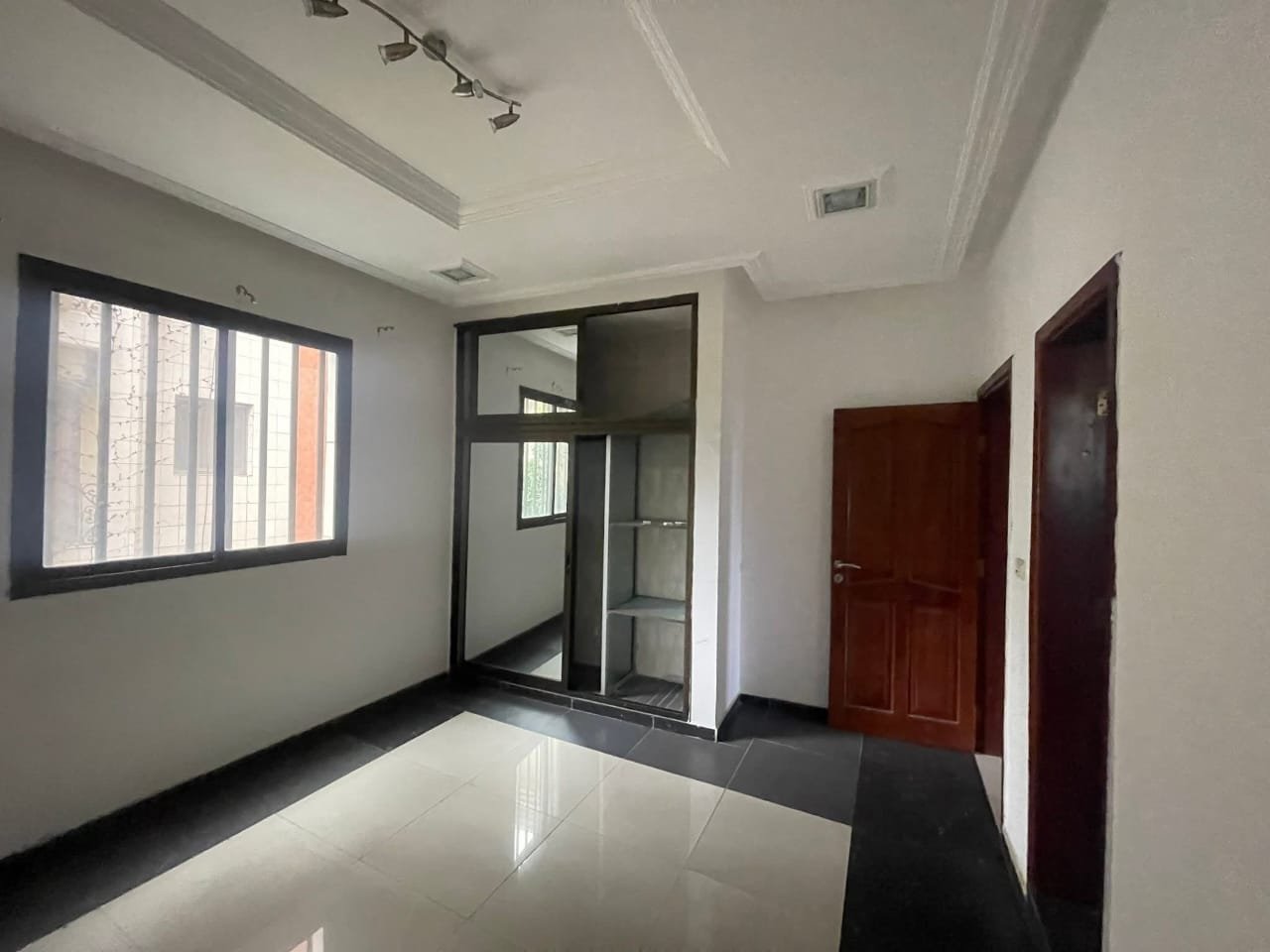 Appartement à Louer, Bonanjo, Douala