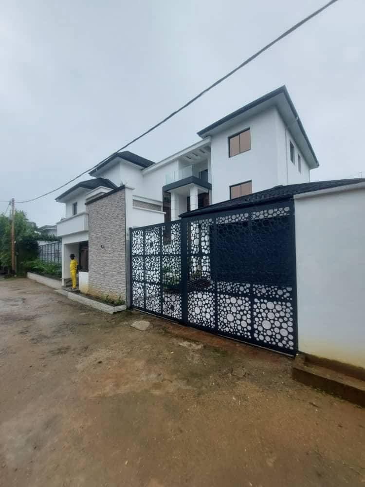 Triplex à Louer, Bonapriso, Douala