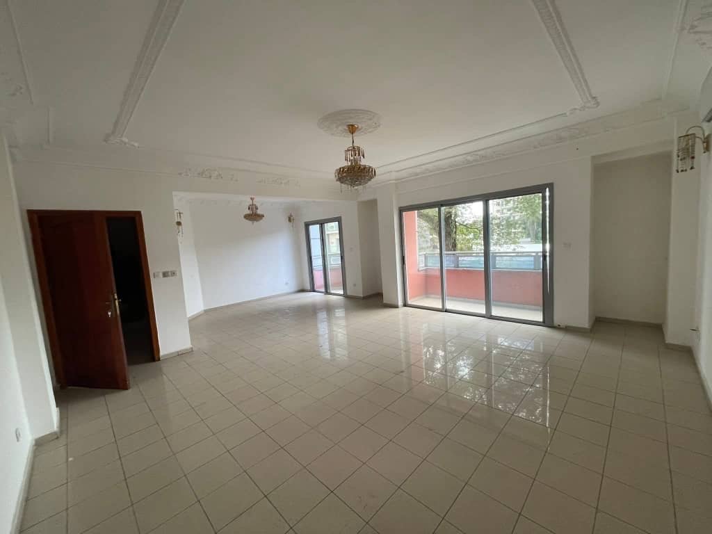 Duplex à louer, Bonapriso, Douala