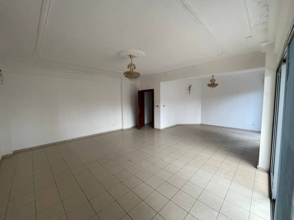 Duplex à louer, Bonapriso, Douala