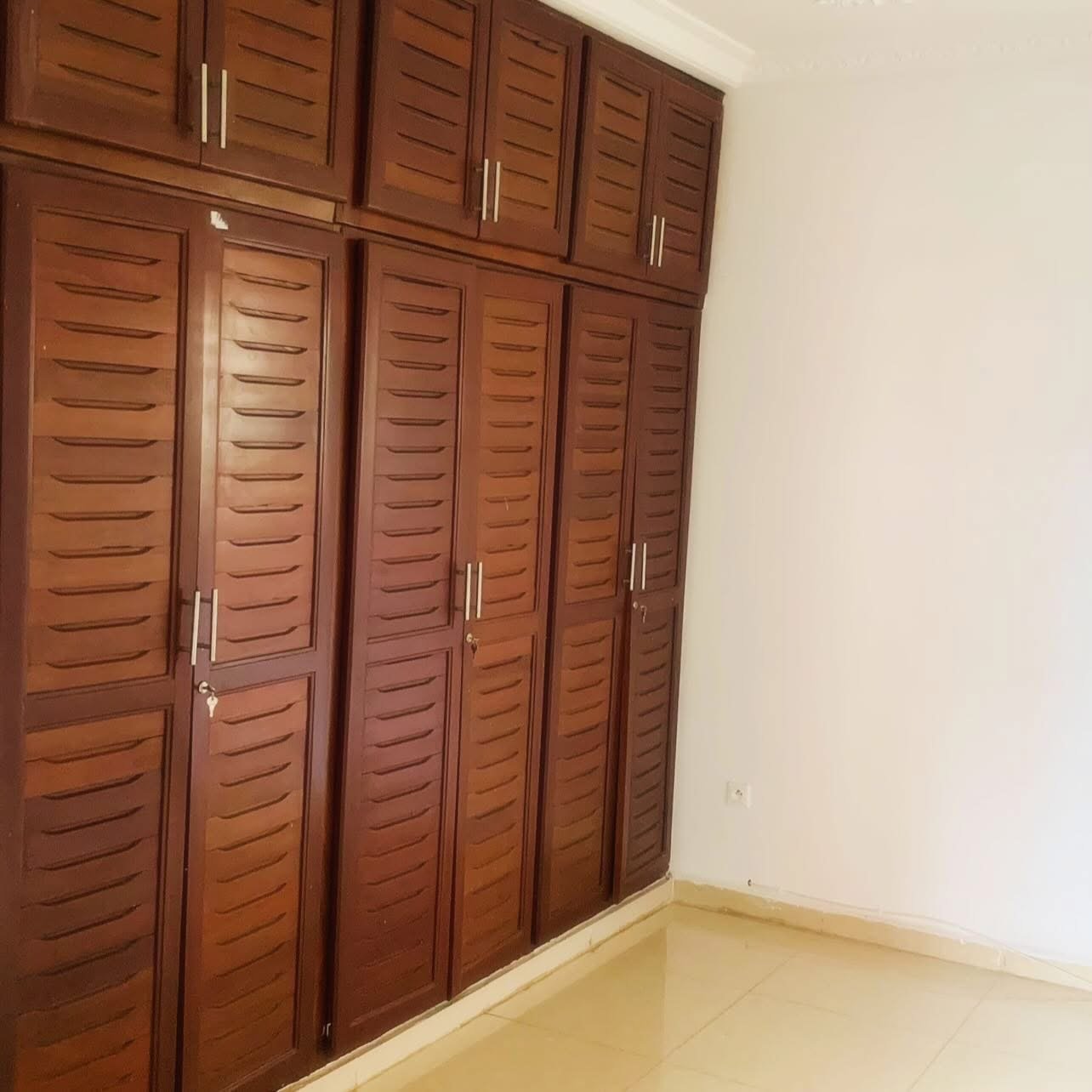 APPARTEMENT 2 CHAMBRES À LOUER À BASTOS 