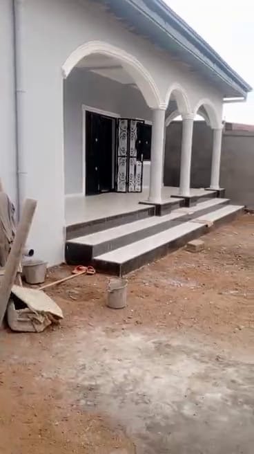 Villa neuve à vendre : Nsimalen (40 Millions FCFA) 400 m²