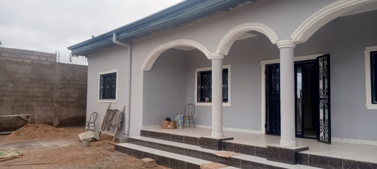 Villa neuve à vendre : Nsimalen (40 Millions FCFA) 400 m²